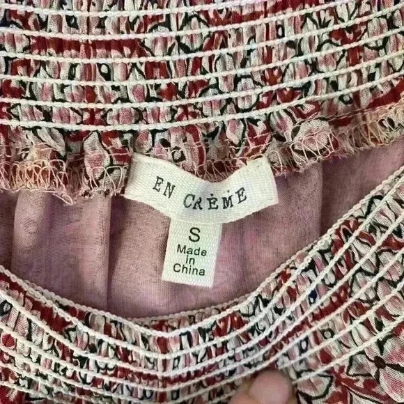 En Creme Red White Abstract Smocked Collar Flowy Sleeve Blouse Size Small - Picture 8 of 14